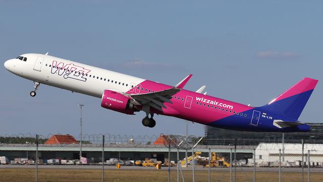 HA-LVK:Airbus A321:Wizz Air